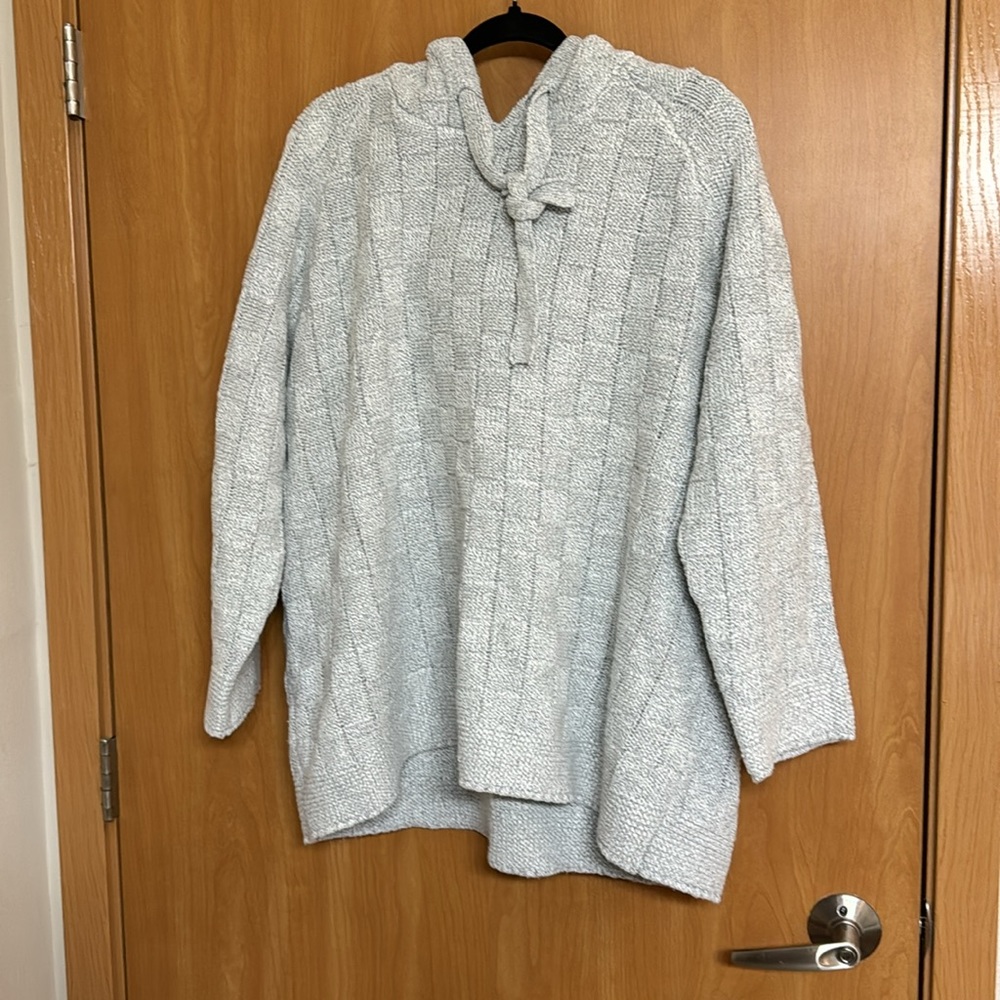 Hooded pullover